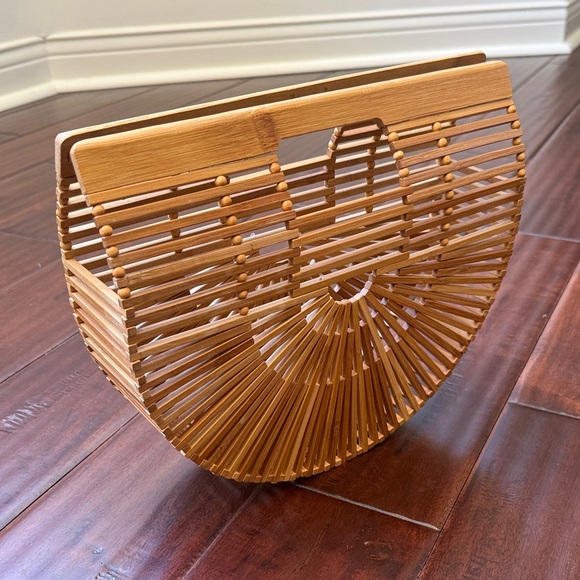 Cult Gaia
Gaias Bamboo Ark Small Top Handle Bag